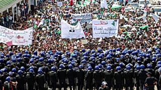 من مظاهرة طلابية في الجزائر في نهاية الشهر الماضي 