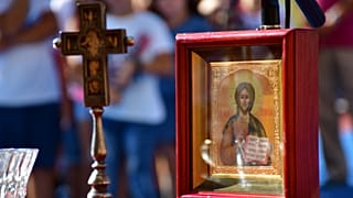 Χίος: Ιερέας επιτέθηκε σε βουλευτή
