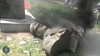 В Харькове снесли памятник Жукову