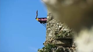 Ιταλία: Βουτιές από τον γκρεμό που κόβουν την ανάσα!
