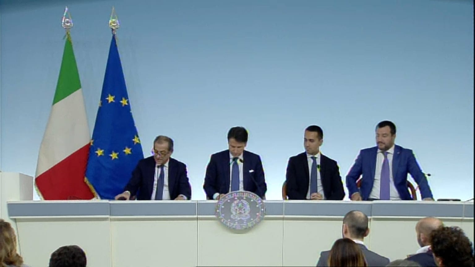 Ένας χρόνος συγκυβέρνησης και συγκρούσεων