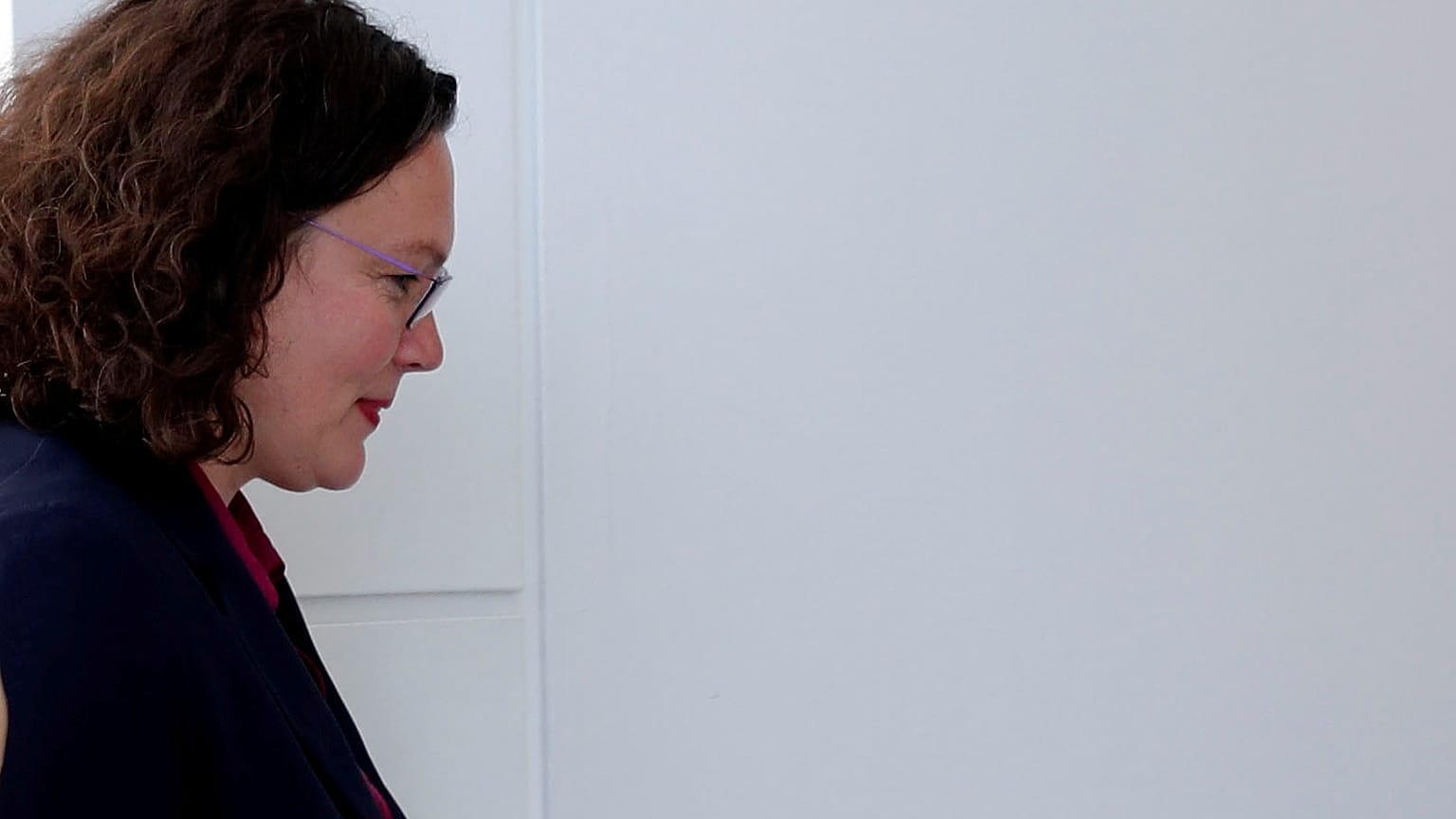 Governo de Merkel ameaçado por demissão no SPD