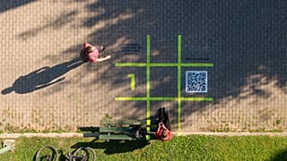Γνωρίστε τα digital παγκάκια της Αθήνας
