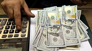 فراز و فرود نرخ دلار از سکه طلا پیشی گرفت
