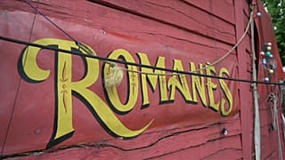 Il circo rom in cerca di ingaggi
