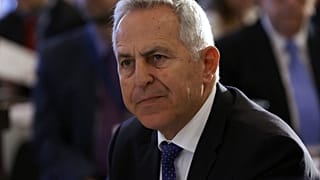 Ο υπιουργός Εθνικής Άμυνας Ευάγγελος Αποστολάκης 