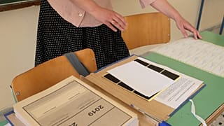 Μαθητές συμμετέχουν στις Πανελλαδικές Εξετάσεις 