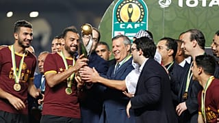 لاعبي الترجي التونسي خلال تسلمهم لكأس دورى أبطال إفريقيا في مبارة الإياب