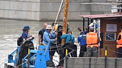 Dunai hajóbaleset: zajlik a kiemelés előkészítése