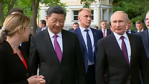 Russland bekommt zwei Pandabären aus China 