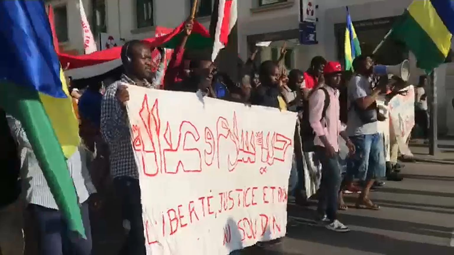 من السودان إلى أوروبا.. مسيرات وأصوات تندد بالقمع وتنادي بالحرية لشعب السودان