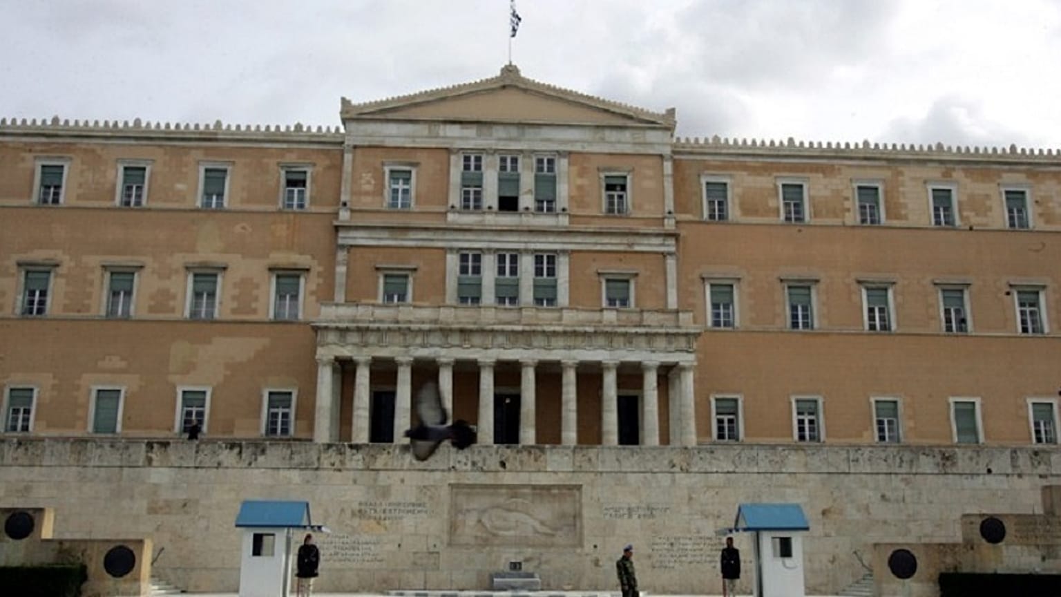 Κατατέθηκε η τροπολογία για την ακύρωση μείωσης του αφορολόγητου- καταργούνται και τα αντίμετρα