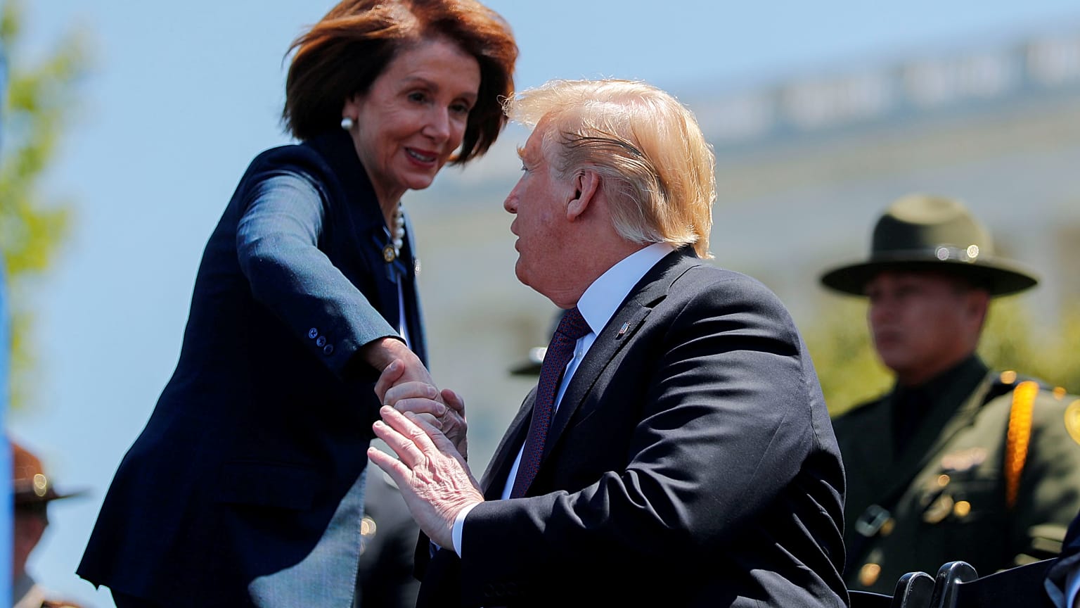 "Sie ist eine Schande" -Trump zieht gegen Nancy Pelosi vom Leder
