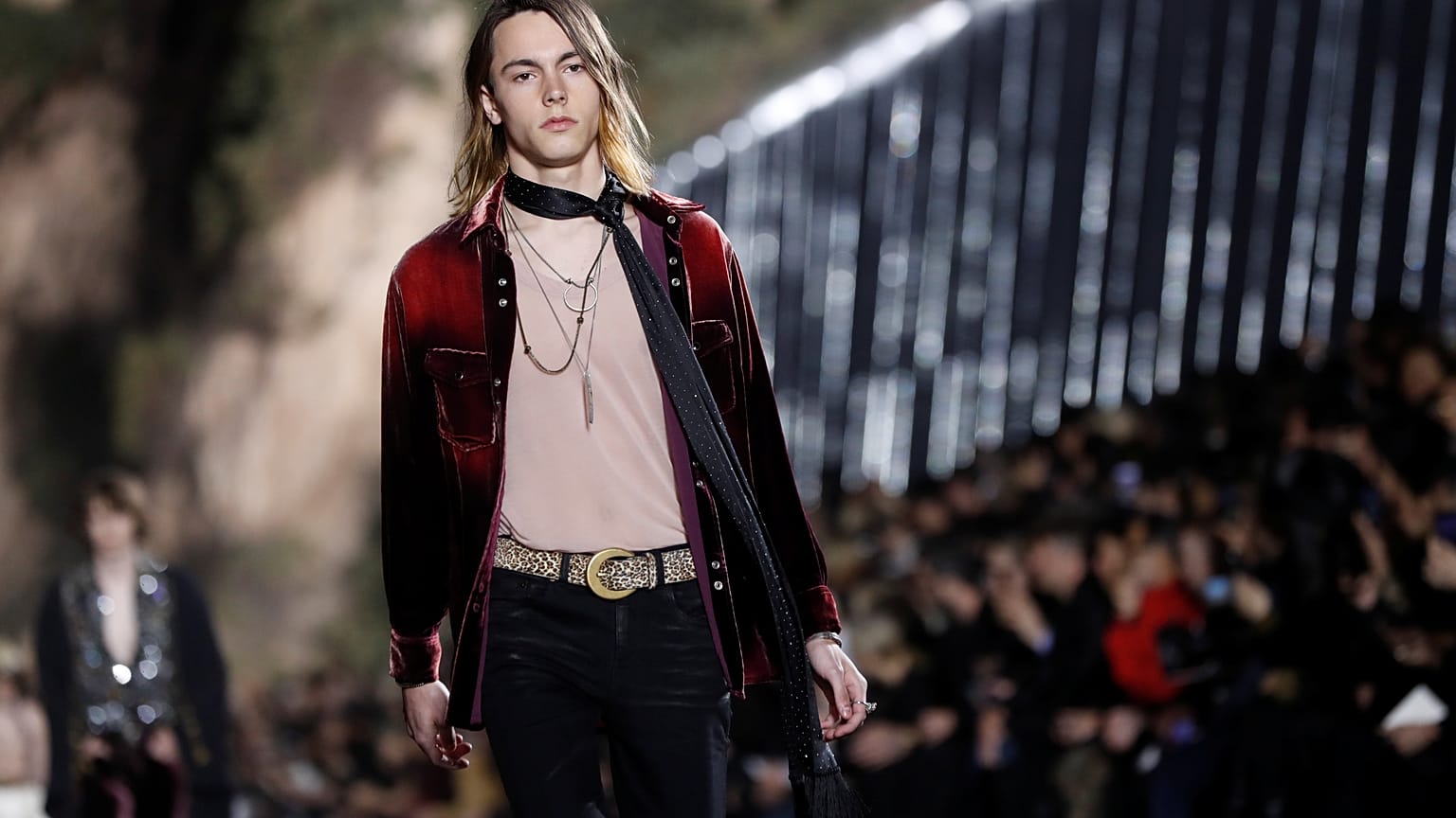 Sur la plage de Malibu, le nouvel homme Saint Laurent est arrivé