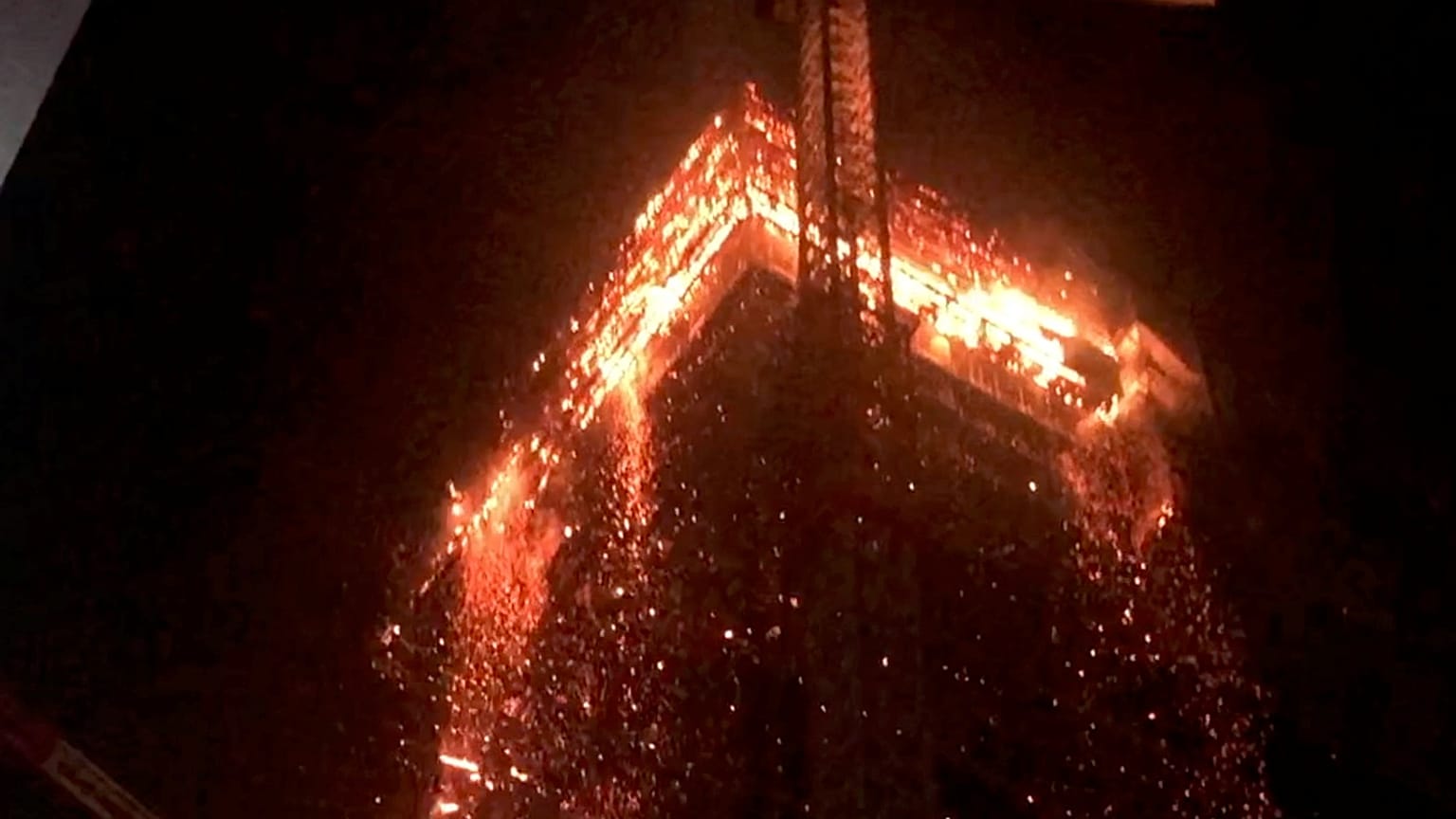 Fire breaks out at high-rise building in Warsaw