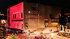 Projection of an actual visitor rating of the Leopold Museum in Vienna