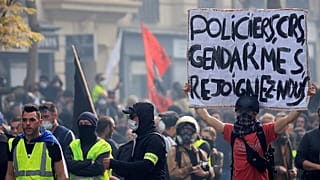 Συνεχίζουν για 30η εβδομάδα τα Κίτρινα Γιλέκα 