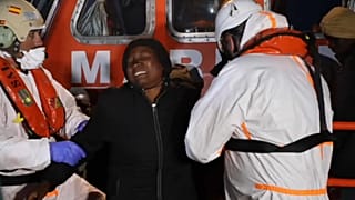 105 migrantes rescatados llegan al puerto de Motril