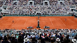 Fransa Tenis Federasyonu Roland Garros'ta boş kalan koltukları 'çalışanlarla doldurdu'