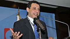 ایران به توصیه حسن نصرالله، زندانی لبنانی متهم به جاسوسی را آزاد می‌کند