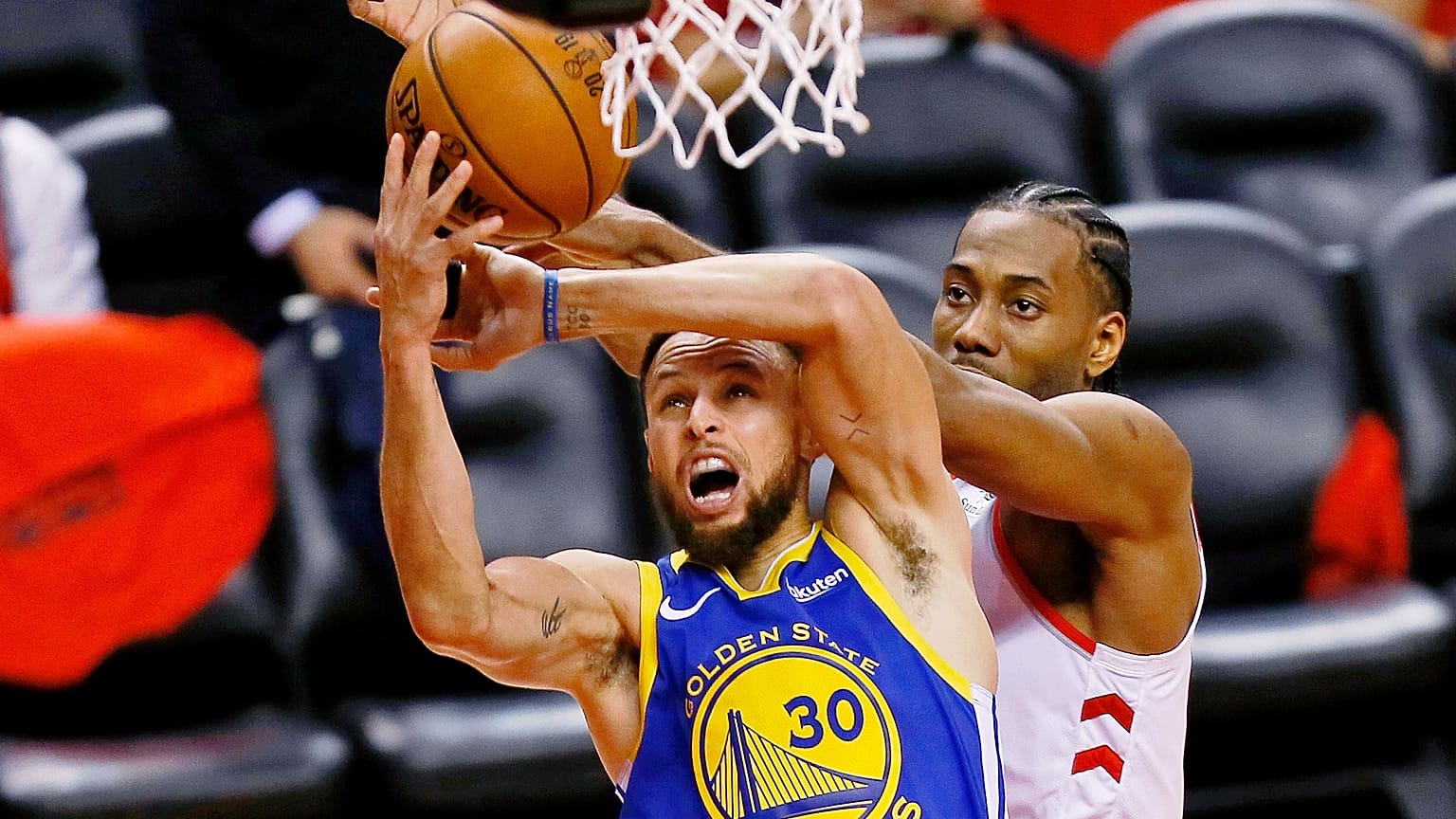 NBA: «Ζωντανοί» για τον τίτλο οι Γουόριορς στο Τορόντο