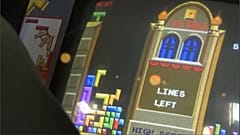 En 1984, le jeu sort d'abord dans les salles d'arcade et les casinos.