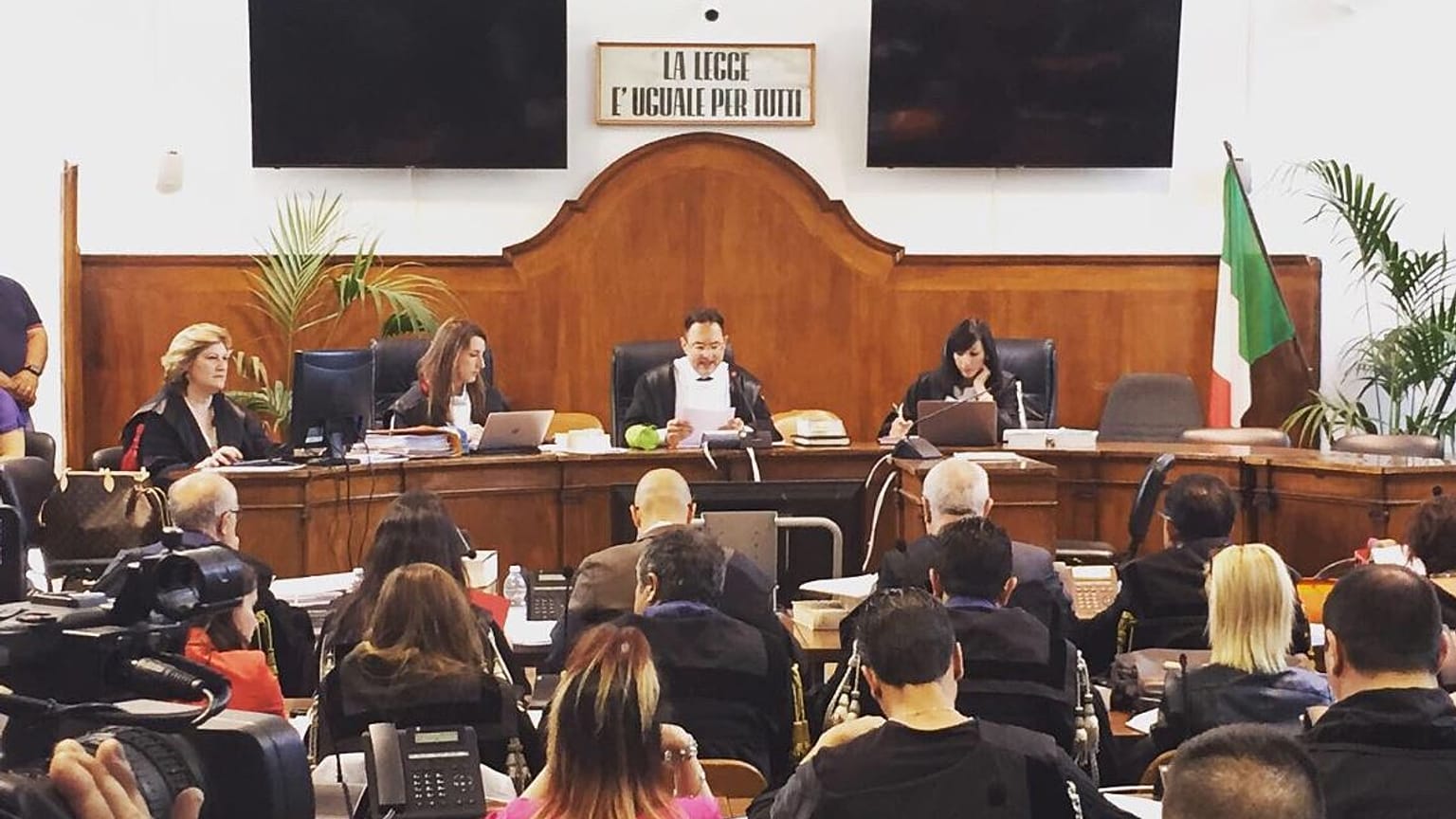 Riace, via al processo per Mimmo Lucano