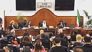 Juicio a Lucano, símbolo de acogida a refugiados