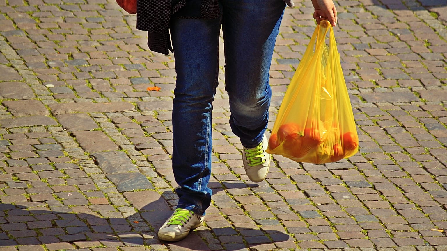 Aldi verlangt künftig Geld für Obst-Plastiktüten