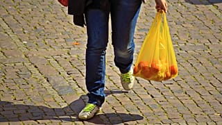 Aldi verlangt künftig Geld für Obst-Plastiktüten