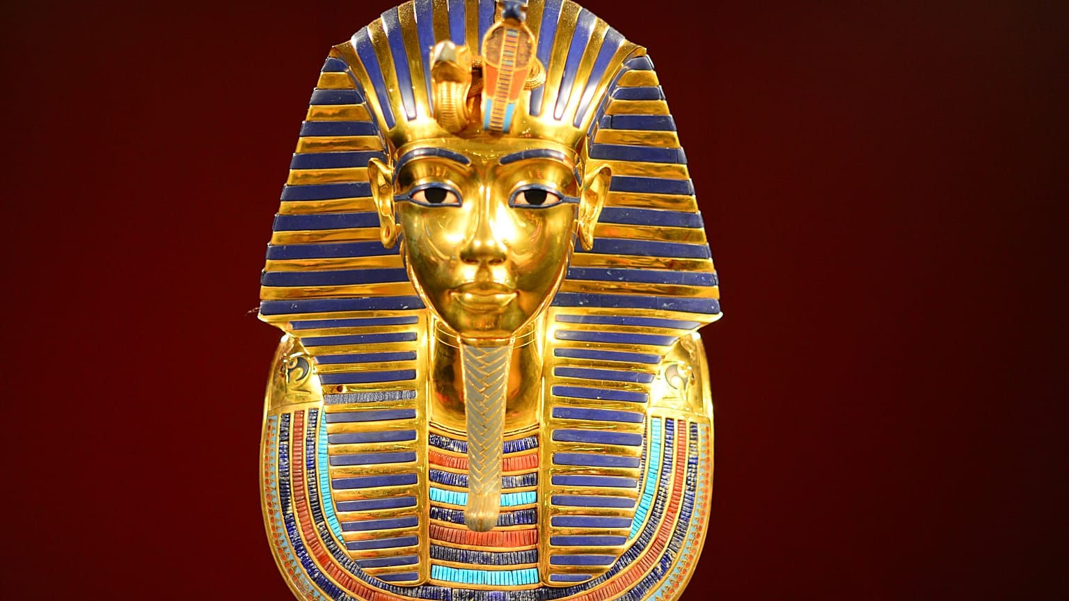 مصر تحاول إنقاذ ملكها الفرعوني التاريخي من البيع في معرض بلندن
