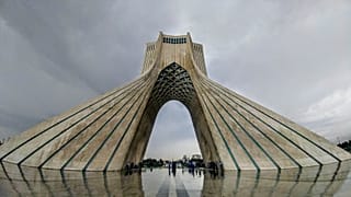 Koffer mit 600.000 Euro: Trainer soll Geld im Iran bar abholen