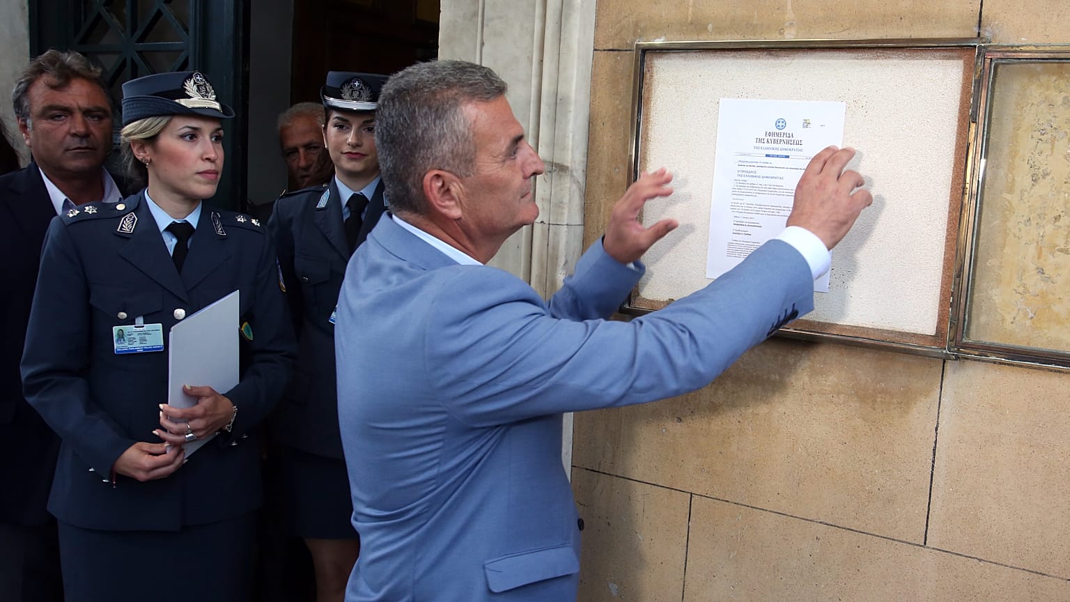 Θυροκολλήθηκε η διάλυση της Βουλής
