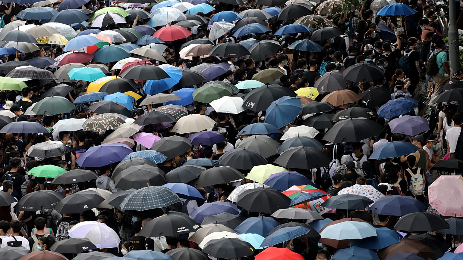 Protestos bloqueiam parlamento de Hong Kong