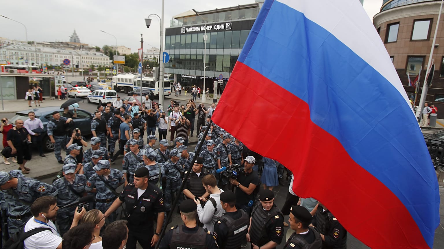 Несанкционированная акция в поддержку журналиста Ивана Голунова в Москве