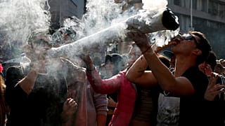 فيديو: بعد تقنينها لغايات ترفيهية مستهلكو الماريجوانا الطبية يطلقون صيحة فزع
