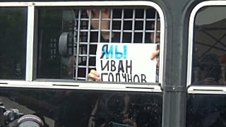 Сотни задержанных в День России