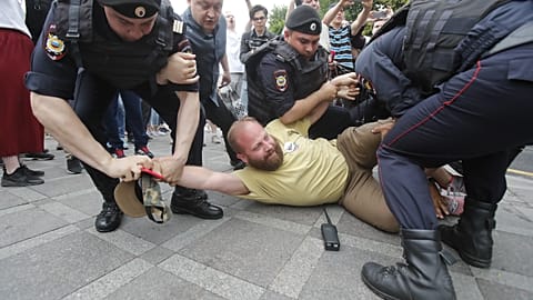 Navalny among hundreds arrested at protest over Golunov's 'framing'