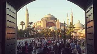 Αποστολή στην Πόλη: «Ζούμε στις αυλές των εκκλησιών μας» λένε οι Ρωμιοί