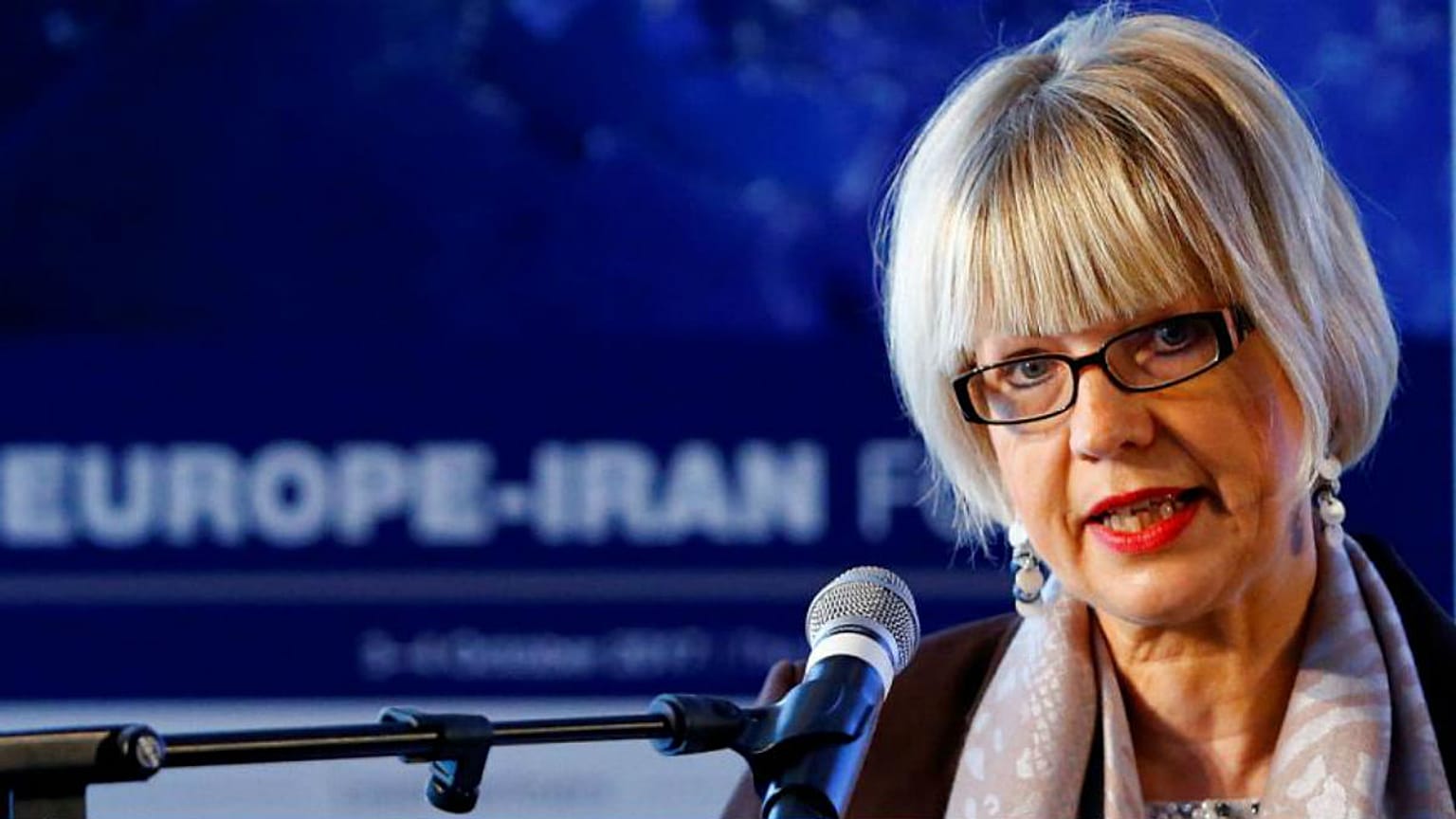سفر منطقه‌ای هلگا اشمید به امارات، قطر، عمان و ایران آغاز شد