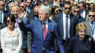 Kosova'da NATO operasyonunun 20'nci yıl dönümü törenlerine Bill Clinton da katıldı