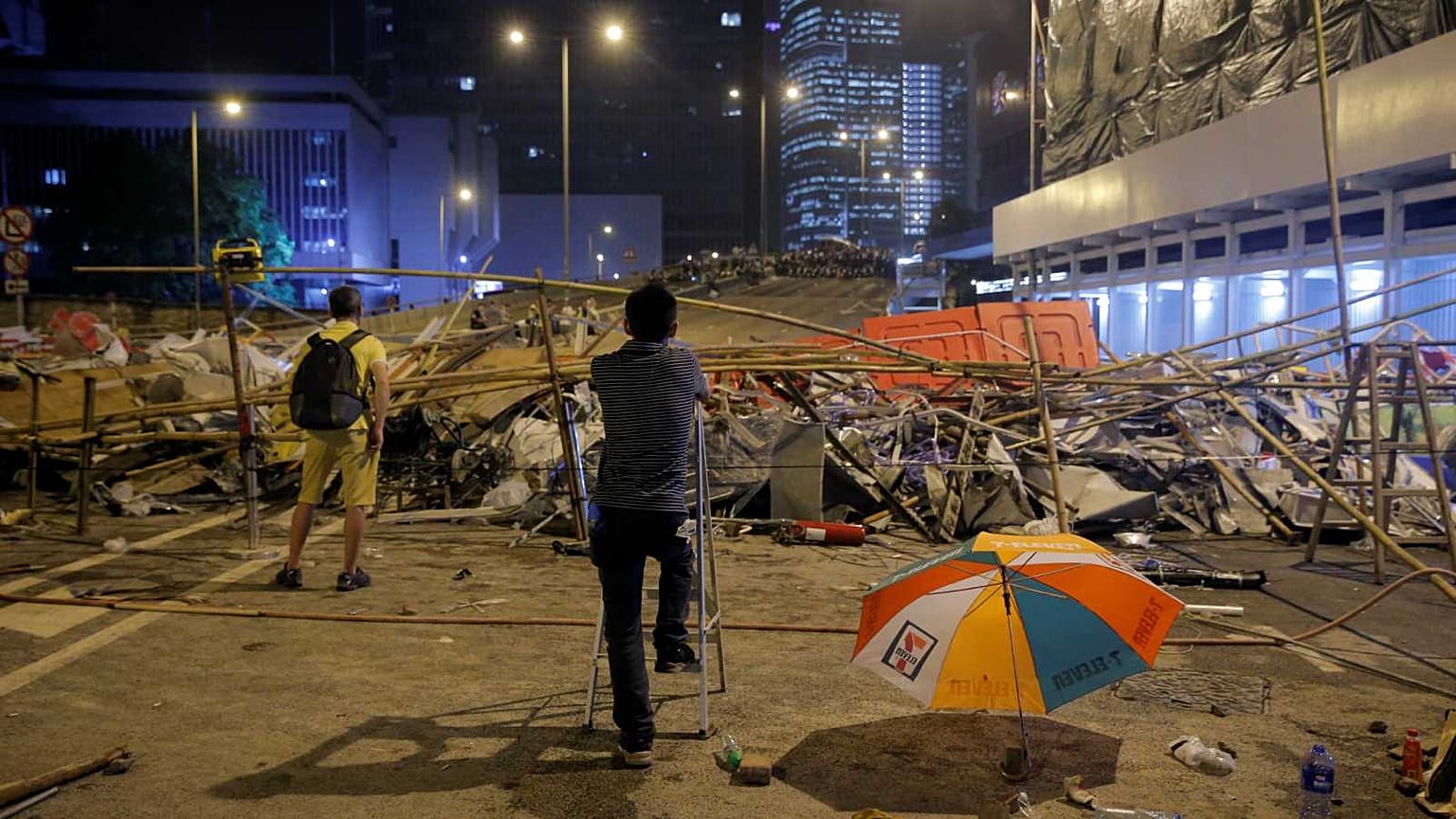 Hong Kong plongée dans les violences et l'impasse 