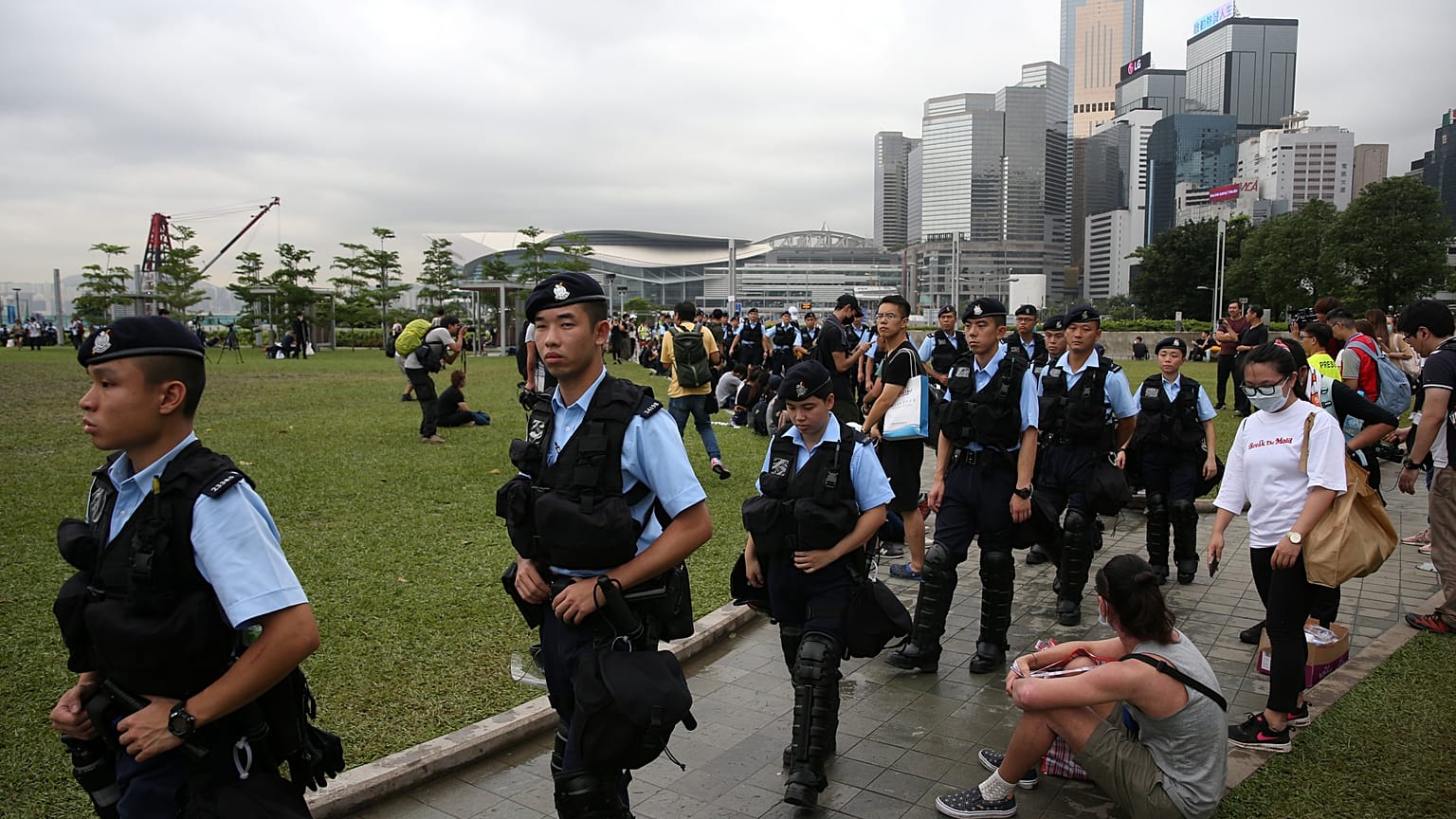 Hong Kong'da protestolar: Şehir merkezinde devlet daireleri önümüzdeki haftaya kadar kapalı