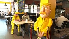 مرد زرد پوش، نماد شادی شهر جنگ‌زده حلب