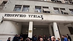 Ειδικευόμενοι γιατροί νοσοκομείων πραγματοποιούν συγκέντρωση διαμαρτυρίας  έξω από το Υπουργείο Υγείας, Τετάρτη 27 Μαρτίου 2019. ΑΠΕ-ΜΠΕ/ΑΠΕ-ΜΠΕ/Αλέξανδρος Μπελτές