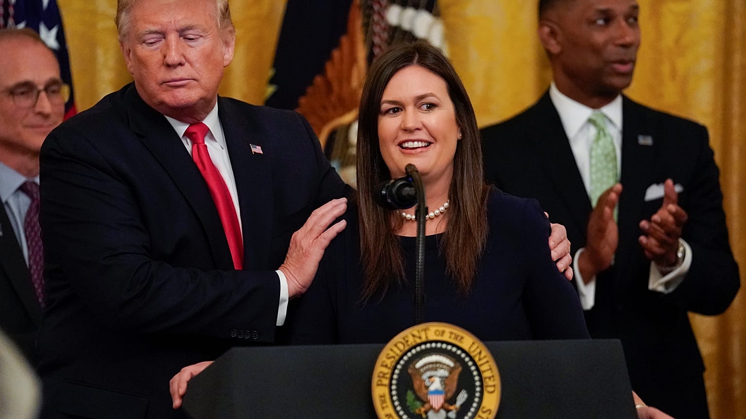 Beyaz Saray Sözcüsü Sarah Sanders görevini bırakıyor