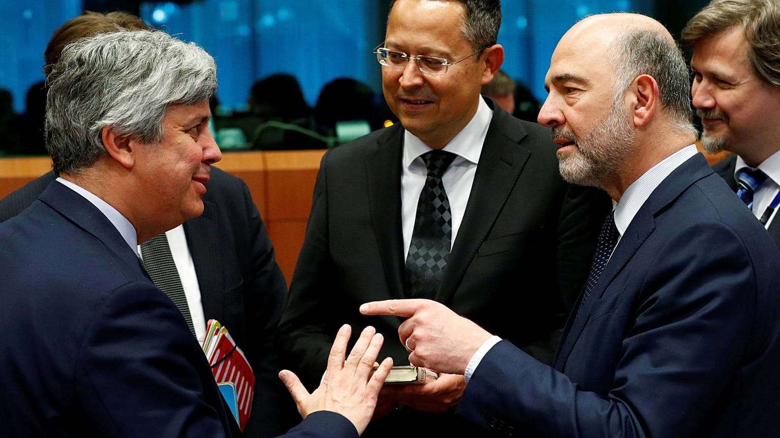 Ue: bilancio zona euro, trovato un fragile accordo ma continua il pressing sull'Italia