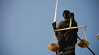 Wahre Liebe vorgespielt: Männer zwingen 7 Frauen zur Prostitution