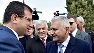 AK Parti İstanbul Büyükşehir Belediye Başkan Adayı Binali Yıldırım (sağda) ile CHP İstanbul Büyükşehir Belediye Başkan Adayı Ekrem İmamoğlu (solda)