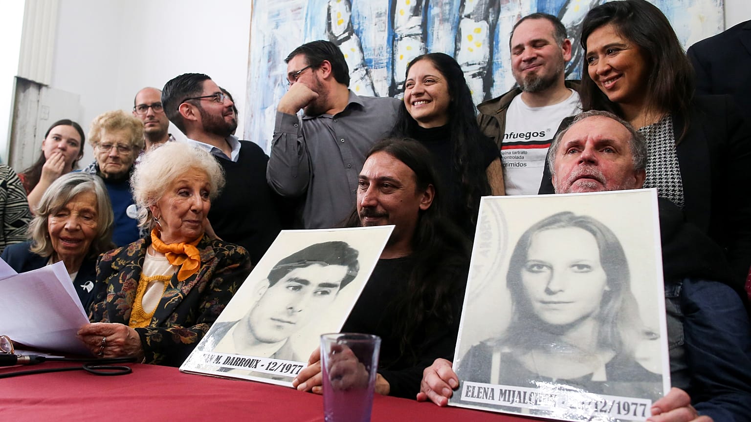 L'abbraccio fra Javier Matías e lo zio Roberto Mijalchuk